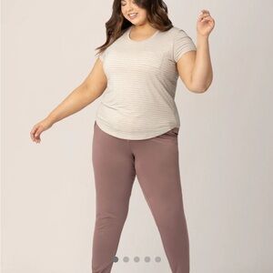 Kindred bravely maternity/nursing top NWOT